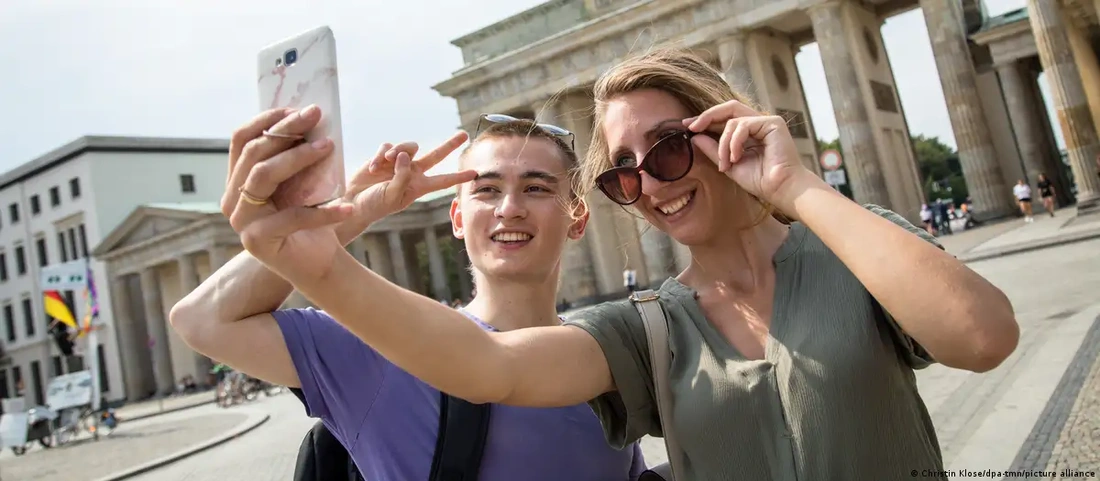 tourists taking a selfie by the Brandenburg Gate